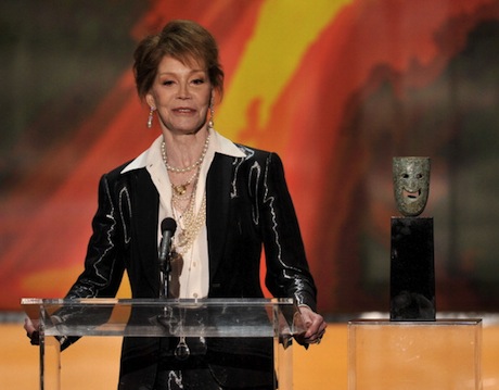 SAG Awards: Mary Tyler Moore Receives Lifetime Achievement Award